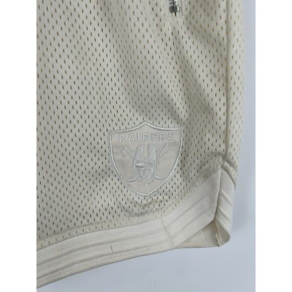 NFL Raiders Shorts All White Size Large Men's Jumbotron Arch Logo - Picture 3 of 12